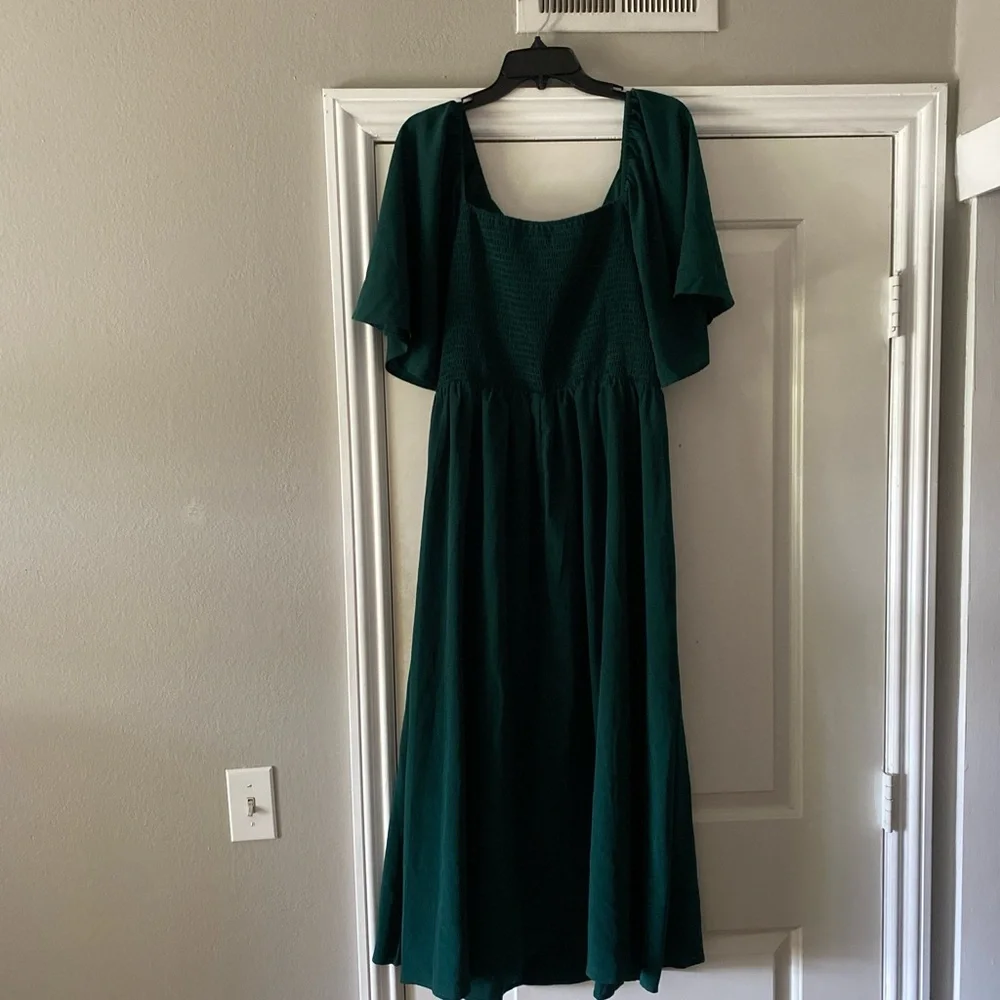 Green Dress - Picture 4 of 4